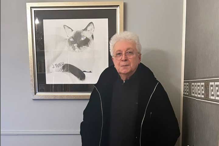 O autor complementou o texto em tom espirituoso: “E obrigado à Rede Globo por confiar nesse velhote de 82 anos