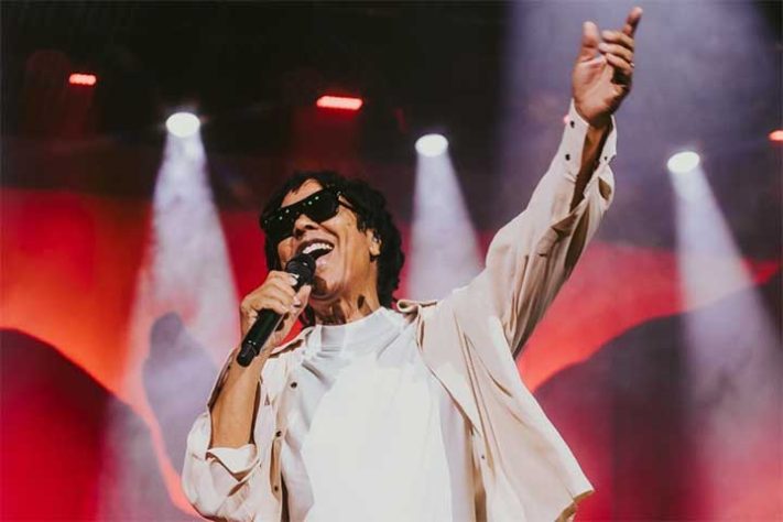 Djavan lança novo disco