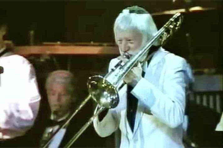 Maestro, arranjador e trombonista Ray Conniff 