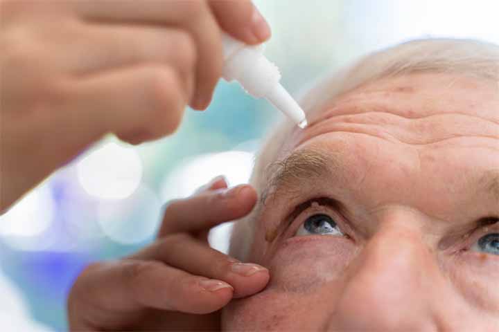 É fundamental usar apenas colírios orientados por profissionais de saúde. Produtos inadequados podem causar irritações ou mascarar problemas.