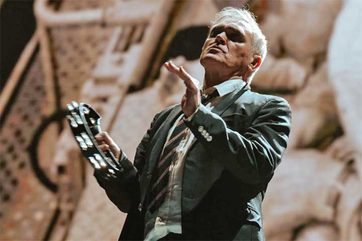 Durante o verão no hemisfério norte, ele cancelou seu show em Estocolmo, na Suécia, no próprio dia. Na ocasião, alegou dificuldades em obter apoio da indústria musical para concluir sua turnê europeia.