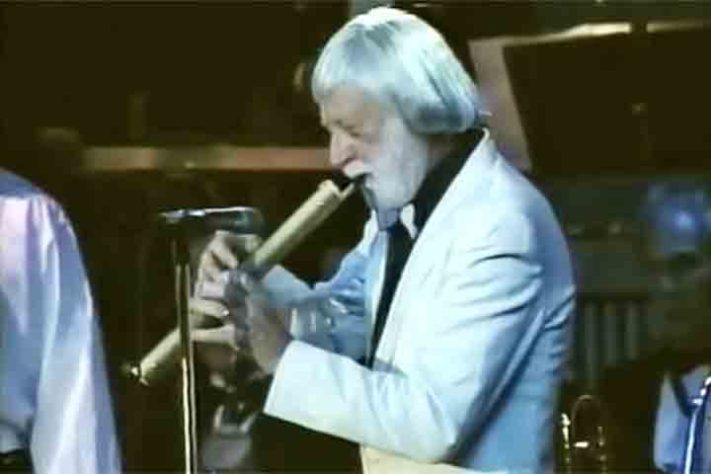 Maestro, arranjador e trombonista Ray Conniff 