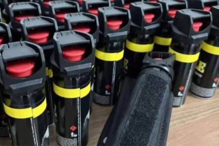 Governador do RJ sanciona lei que libera venda de spray de pimenta para mulheres