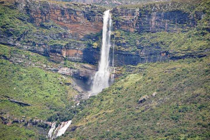 Cascata de Andringitra, Madagáscar - Pedra preciosa de 300 kg foi encontrada no palácio presidencial de Madagascar - reprodução do Flickr iambenwoody