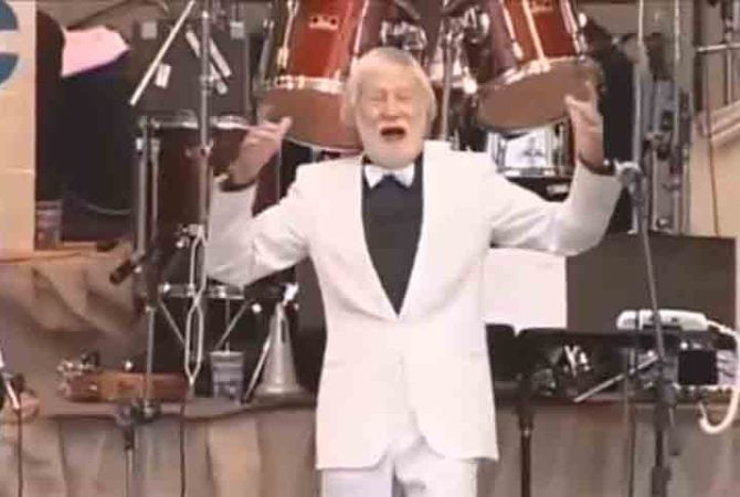 Ray Conniff: nascia há 109 anos o maestro que teve no Brasil uma plateia fiel