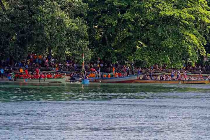Papua (província indonésia) - Tribo dos Korowai, povo recluso na floresta tropical da Papua, Indonésia - Reprodução do Flickr Kurt Gross