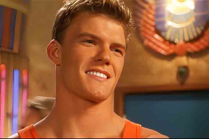 Ator Alan Ritchson