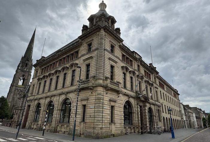 High Street, Escócia - Wikimedia Commons/Seasider53