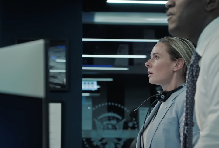 Apesar das críticas, o filme foi elogiado pela sua precisão visual e procedimental. 