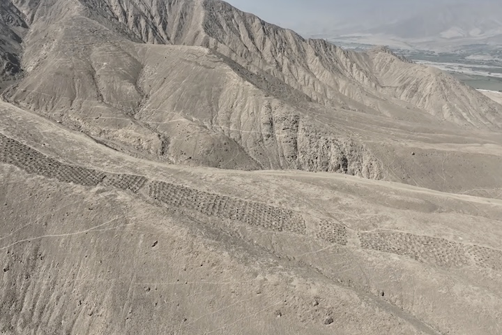 Segundo o estudo, o Monte Sierpe funcionou como um centro de controle econômico, servindo para armazenar, registrar e organizar mercadorias no fim do período pré-hispânico. 