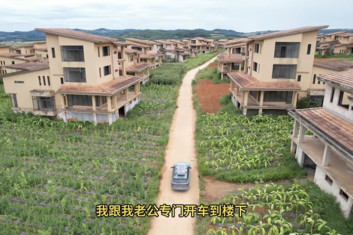 Vila com mais de 100 mansões de luxo abandonadas chama a atenção em província da China - Reprodução/YouTube