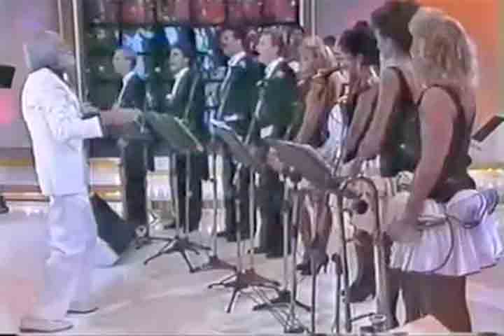 O Brasil teve papel especial na trajetória do maestro. As melodias suaves e os arranjos cheios de coros harmoniosos fizeram de Ray Conniff um ícone popular entre o público brasileiro. Em 1994, ele apresentou-se no programa 