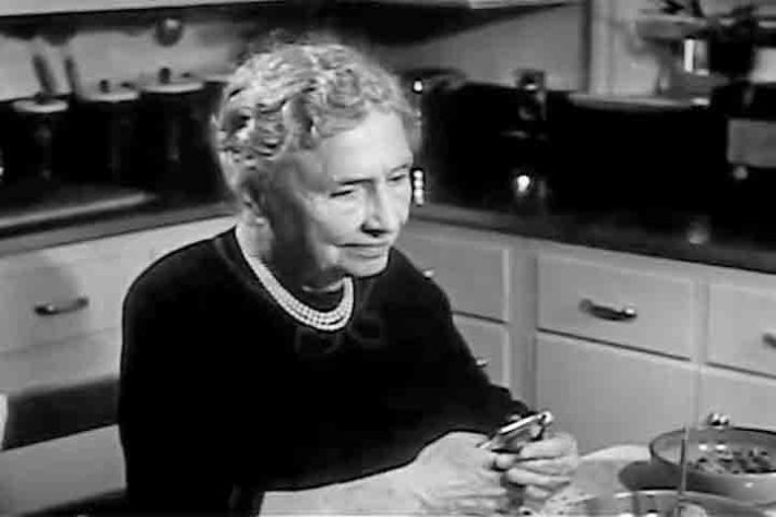 Helen Keller, a escritora surdo-cega que conquistou um bacharelado