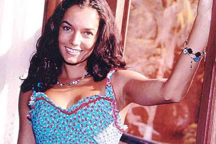 Atriz Mônica Carvalho é premiada no Ângel Film Award 2025