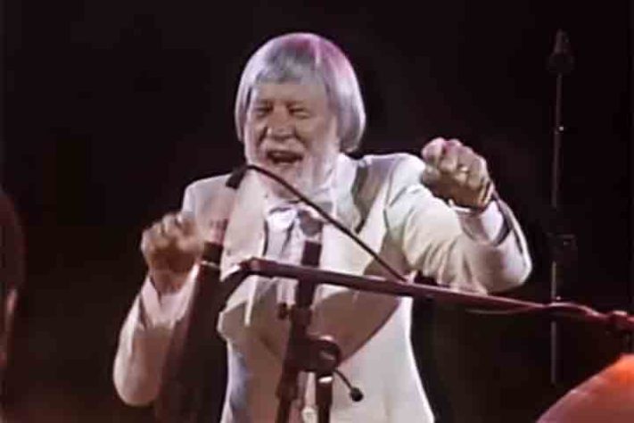 Maestro, arranjador e trombonista Ray Conniff 