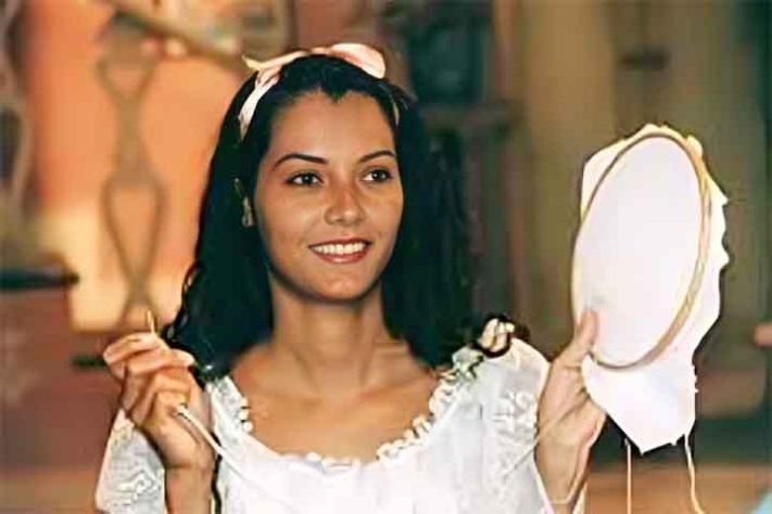 Atriz Mônica Carvalho é premiada no Ângel Film Award 2025