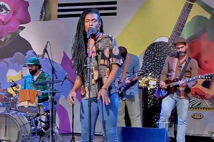 Liniker, portanto, é uma das artistas mais influentes do mundo no cenário da música e uma ícone de representatividade para pessoas trans, negras e LGBTQIA+.