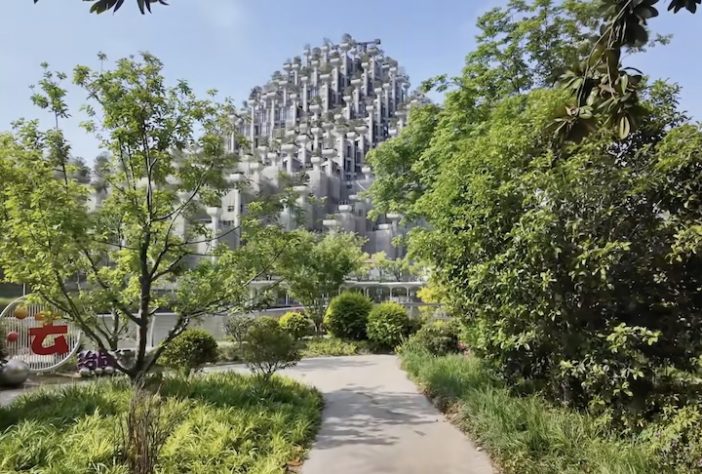 'Sky Gardens', Megacomplexo com mil árvores em colunas chama a atenção em Xangai, na China - Reprodução/YouTube