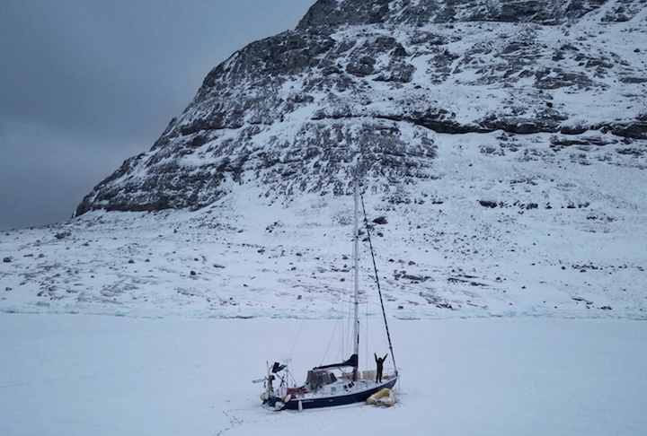 Recentemente, ela se tornou a mulher mais jovem a realizar sozinha a Passagem Noroeste, consolidando sua reputação como símbolo de autonomia e força feminina.