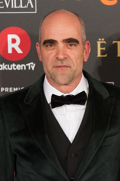 <p>Luis Tosar – Nascido em Lugo em 13/10/1971, tornou-se um dos atores espanhóis mais versáteis e reconhecidos. Sua atuação chamou atenção de produções europeias e internacionais.</p>
