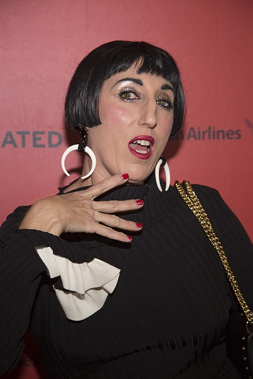<p>Rossy de Palma – Nascida em Palma de Maiorca em 16/9/1964, destacou-se com sua estética única e presença marcante. Sua carreira abriu espaço para novas interpretações da identidade espanhola no cinema externo.</p>
