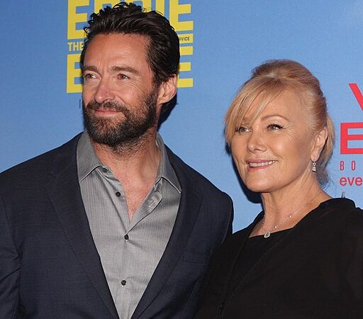Hugh Jackman vê planos de amizade com ex naufragarem após contrato de livro