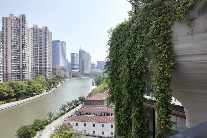 'Sky Gardens', Megacomplexo com mil árvores em colunas chama a atenção em Xangai, na China - Reprodução/YouTube