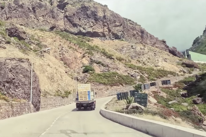 A rodovia tem 14 quilômetros e ganhou o apelido de 