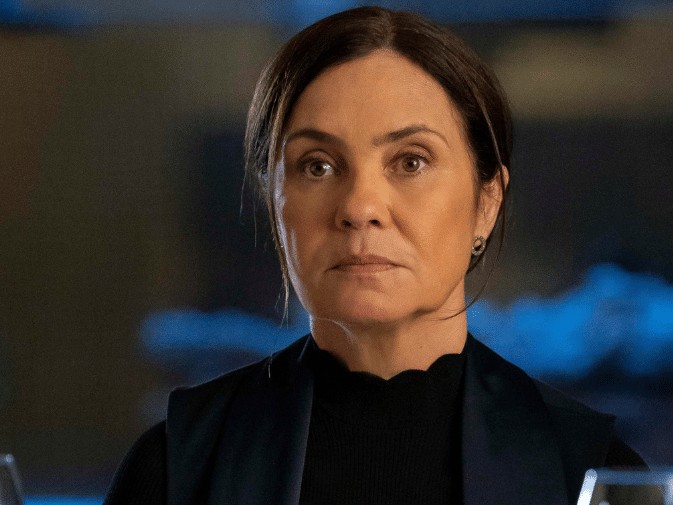 Adriana Esteves brilhou também em outros projetos marcantes, como “Coração de Estudante”, “Bellíssima”, “Toma Lá Dá Cá”, “Justiça”, “Segundo Sol”, “Amor de Mãe” e “Mania de Você”.
