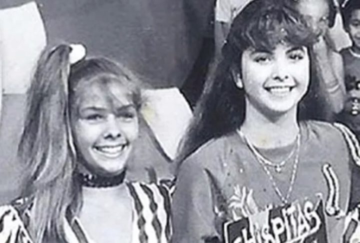 A carreira de Galisteu no meio artístico começou cedo. Aos 11 anos, ela estreou como cantora no grupo infantil Chispitas. 