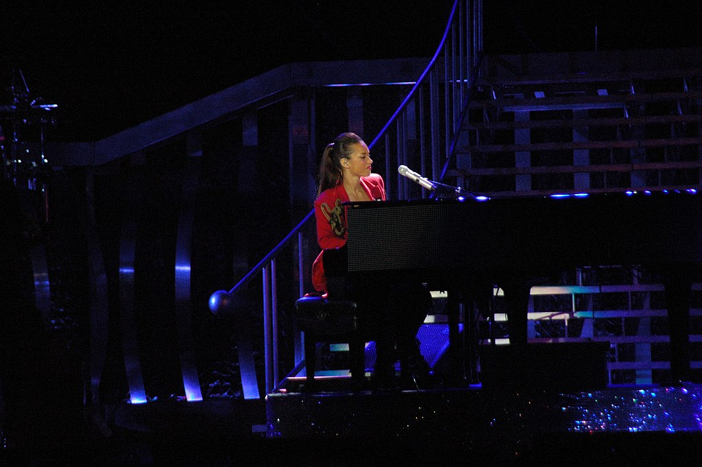 A artista lançou ainda os álbuns “As I Am”, “The Element of Freedom”, “Girl on Fire”, “Here”, “Alicia”, “Keys” e “Santa Baby”.  
