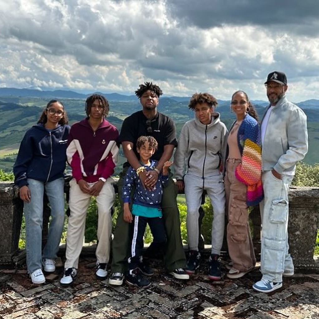 Alicia Keys e Swizz Beatz se casaram em 2010 e têm dois filhos, Egypt Daoud Dean, nascido em 2010, e Genesis Ali Dean, nascido em 2014. A artista também é madrasta de três filhos do marido, de seu casamento anterior.
