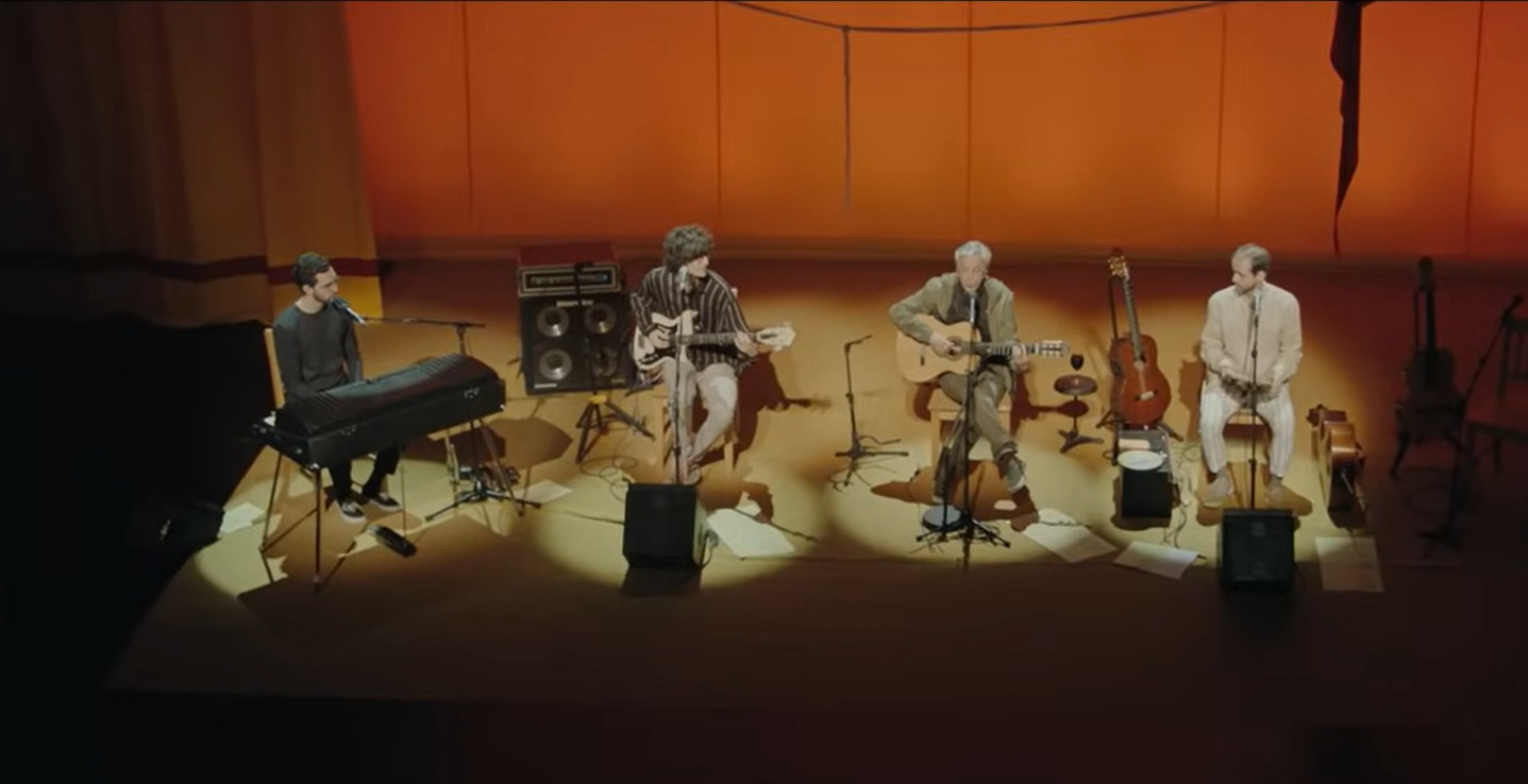 TÃ­mido e reservado, Zeca relata que inicialmente resistiu ao convite do pai para participar da turnÃª OfertÃ³rio em 2017, que reuniria os trÃªs filhos, mas afirma que hoje se sente, de fato, dono de um trabalho prÃ³prio.
