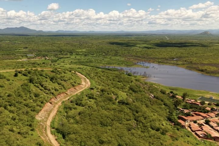 A origem de Caridade deriva de um povoado na antiga fazenda chamada Cágado, fundada ainda no século 19.