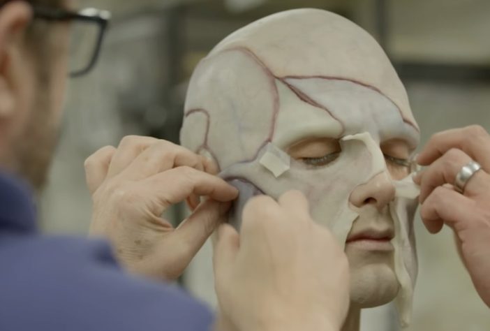 Ator Jacob Elordi passou por processo diário de 11 horas para fazer maquiagem de criatura em 