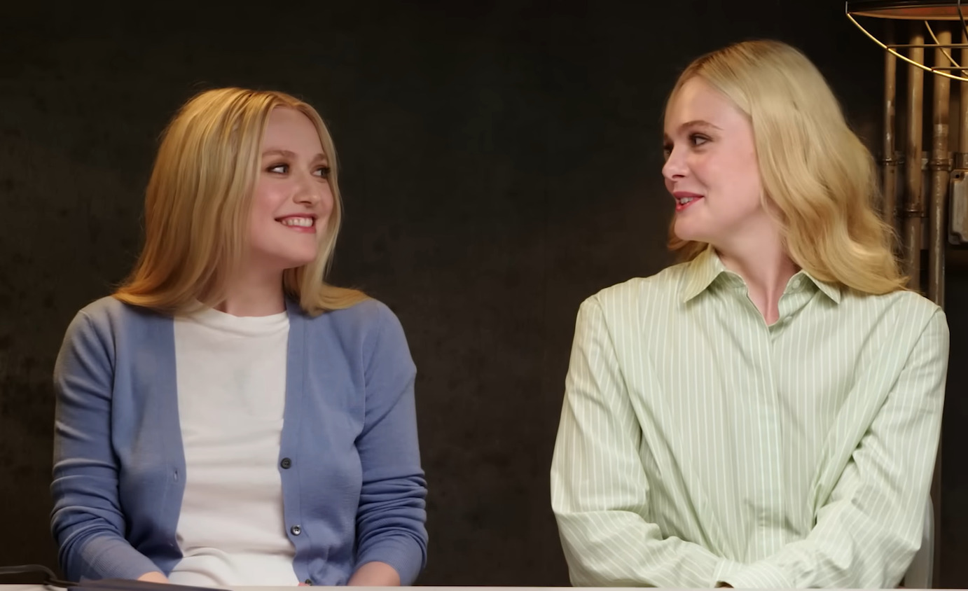 Sua irmã mais nova, Elle Fanning, também seguiu carreira de atriz e estrelou diversas produções de sucesso em Hollywood.
