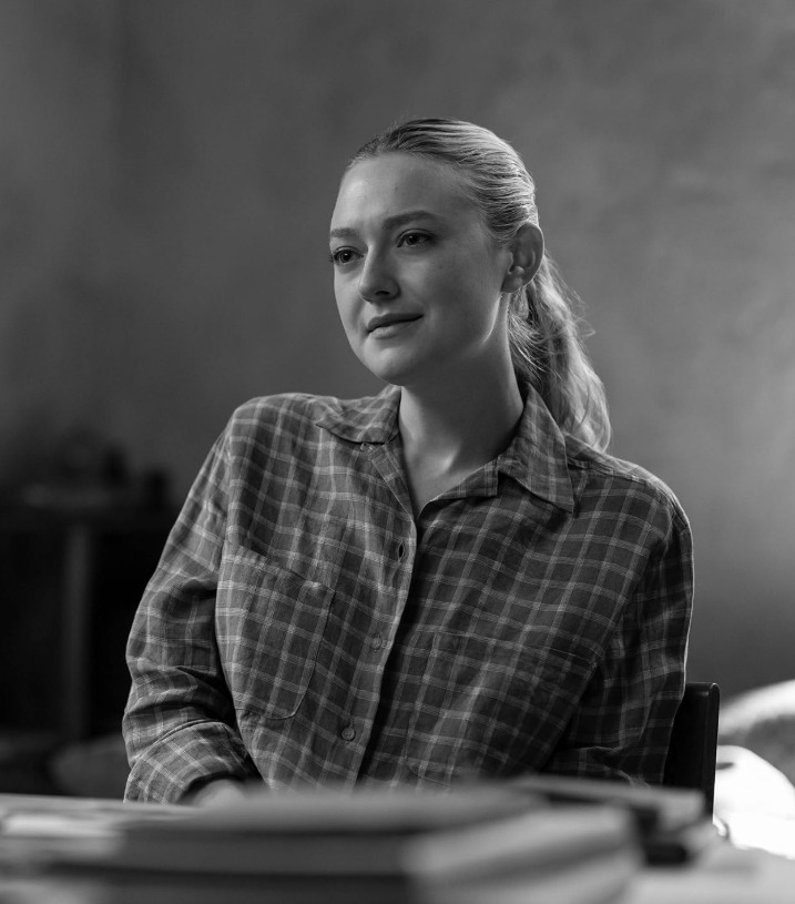 Em 2024, recebeu indicação ao Emmy por seu desempenho na minissérie “Ripley”, na qual interpretou uma figura-chave na trama de suspense e manipulação que envolve o protagonista Tom Ripley.
