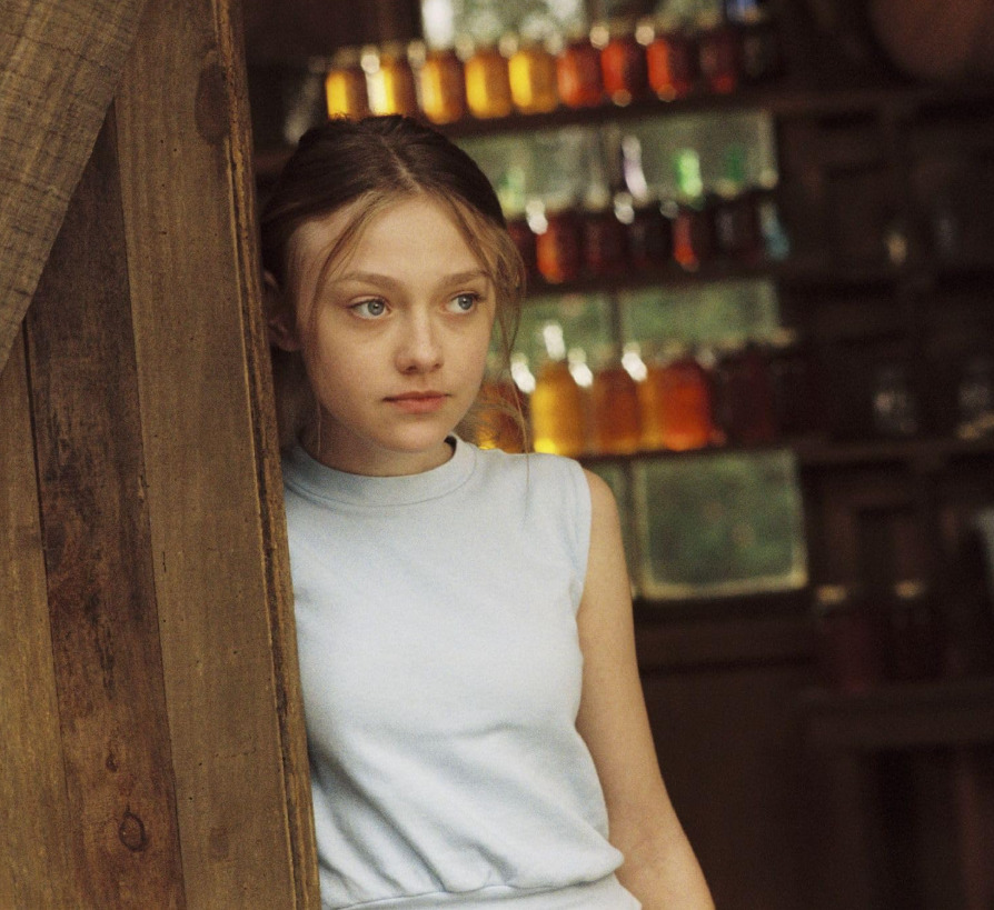 Em seguida, estrelou filmes como “Grande Menina, Pequena Mulher”, “Questão de Vida”, “Guerra dos Mundos” e “A Vida Secreta das Abelhas”.
