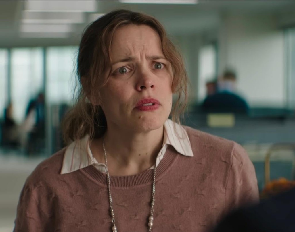 A história acompanha Linda Liddle e Bradley Preston, dois rivais que sobrevivem a um acidente de avião, ficam isolados em uma ilha deserta e precisam cooperar para garantir a própria sobrevivência. Para isso, eles precisam enfrentar tensões antigas e, ao mesmo tempo, lidar com uma convivência marcada por conflitos.
