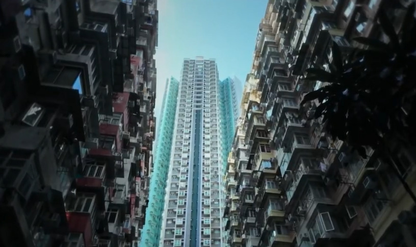 O episódio expõe a crise imobiliária atual de Hong Kong, onde muitas pessoas vivem espremidas em prédios superlotados. Há milhares de apartamentos minúsculos, verdadeiros cubículos, refletindo um colapso habitacional.
