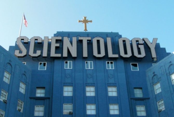 Religião controversa afasta as mulheres de Tom Cruise; entenda a Cientologia