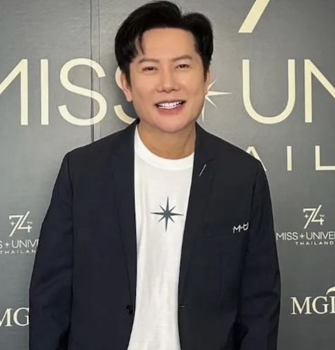 Além de ser diretor do Miss Universo, Itsaragrisil também é presidente do Miss Grand International (MGI), uma premiação concorrente. E ele já esteve envolvido em outras polêmicas.  