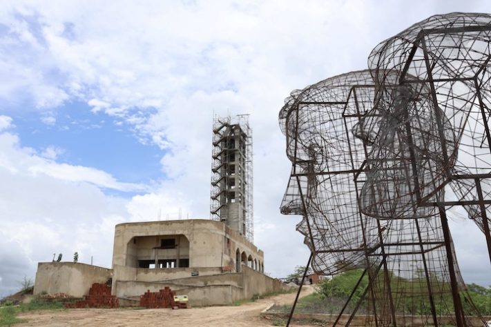 Caridade, no interior do Ceará, está construindo estátua de 36 metros de altura - Caridade, no interior do Ceará, está construindo estátua de 36 metros de altura -
