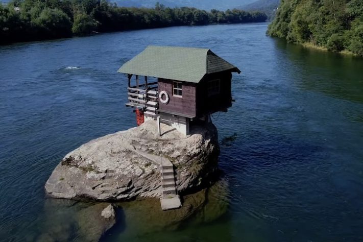 Drina River House (rio Drina, Sérvia) - Reprodução/YouTube