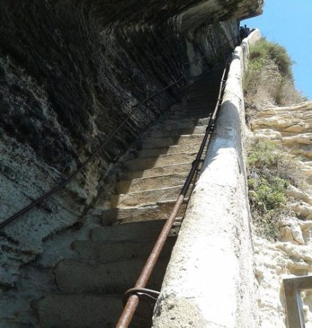 Escadaria do Rei de Aragão em Bonifacio, Costa de Córsega - Wikimedia Commons/Kelian8