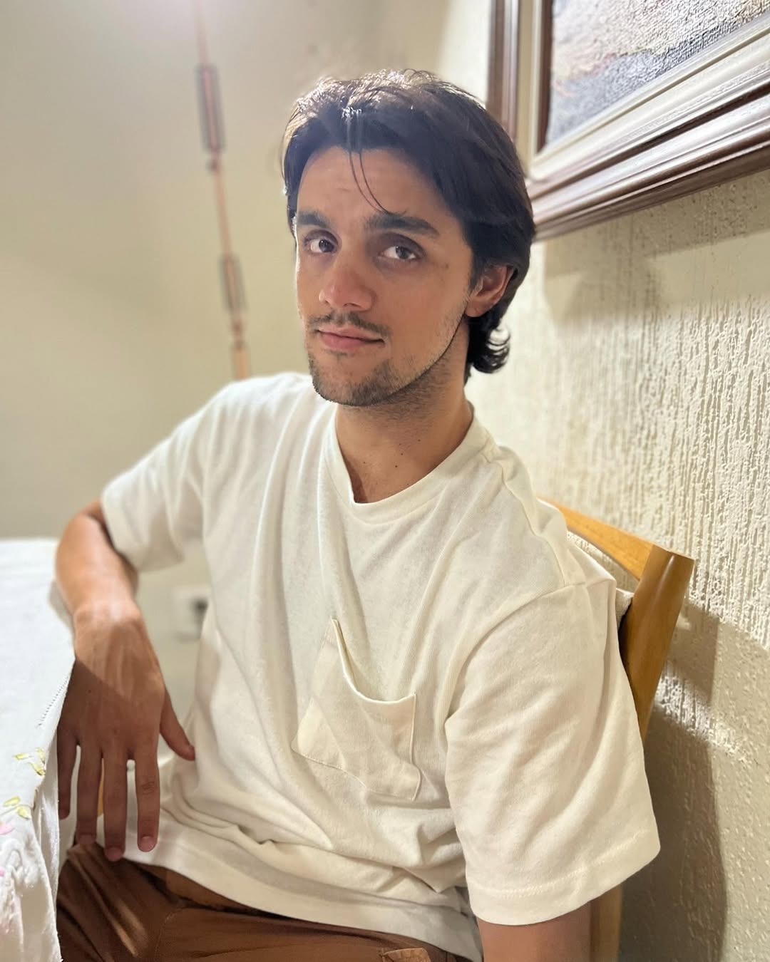 A influenciadora explicou que as decisões profissionais de Felipe são sempre tomadas em conjunto, levando em conta o impacto na rotina familiar e o tempo com os filhos.
