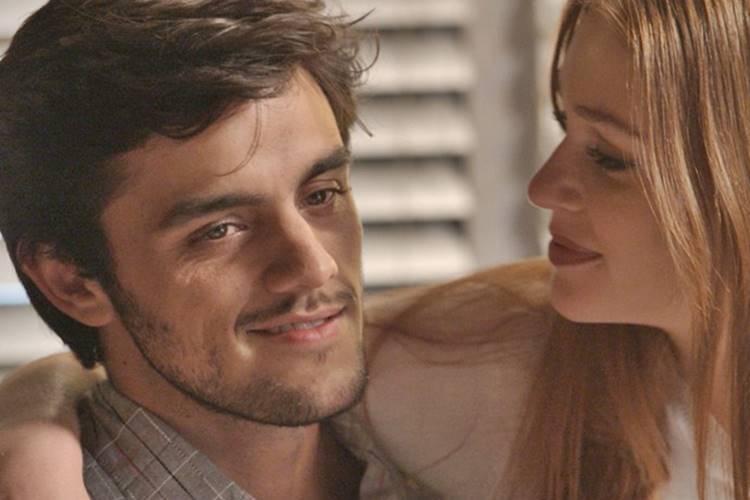 Um dos papéis mais emblemáticos de sua carreira foi o de “Jonatas” na novela “Totalmente Demais”, exibida em 2015, na qual contracenou com Marina Ruy Barbosa, formando um dos casais centrais da trama.
