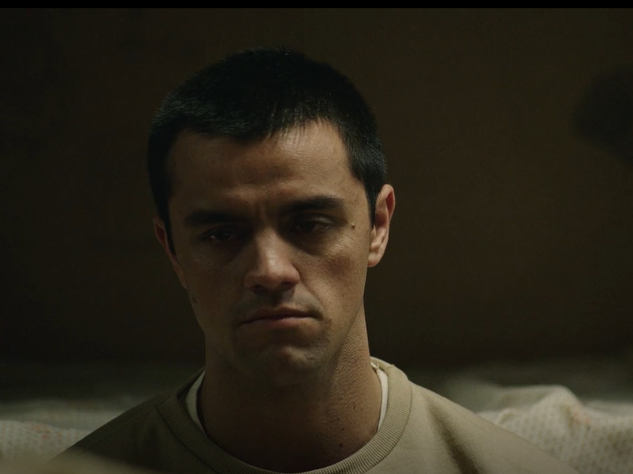 Foi interpretado pelo ator carioca Felipe Simas, conhecido por novelas como Totalmente Demais e Salve-se Quem Puder.-Reprodução Prime Video 