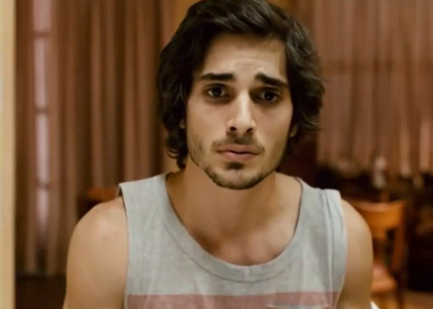 Entre 2013 e 2016, acumulou papéis no cinema e na TV. Interpretou Silvio no filme “Júlio Sumiu”, Carlinhos em “Divã a 2” e Tiago na série “Lili, a Ex”. Fez sua estreia no teatro como João, o Apóstolo, na encenação “Paixão de Cristo de Nova Jerusalém”, e lançou o single “Amor (Na Sua Versão Mais Pura)”.