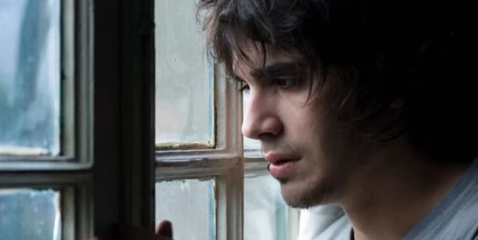 Em 2010, viveu um ano de grande exposição. Estreou como ator no filme “As Melhores Coisas do Mundo”, gravado em 2008 e lançado em 2010, interpretando Pedro.